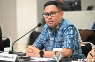 Anggota Komisi XII DPR RI Yulian Gunhar bersama Sekretariat Bersama Masyarakat Penyuling Minyak Tradisional Kabupaten Musi Banyuasin (Muba), Sumatera Selatan di Gedung DPR, Jakarta (30/9/2026). (humas)