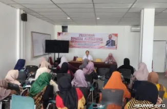 Kepala Dinas Koperasi dan UKM Kota Padang Teddy Antonius Membuka Pelatihan Digital Marketing Bagi Sejumlah Pelaku UMKM, Senin (29/10/2026)