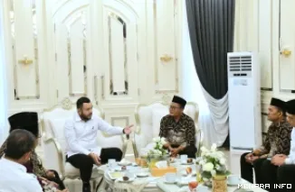 Wali Kota Padang Fadly Amran Menerima Kunjungan Jajaran Pengurus Dewan Pimpinan Cabang (DPC) Forum Komunikasi Diniyah Takmiliyah (FKDT) Kota Padang di Kediaman Resmi Wali Kota Padang, Rabu (28/10/2026).