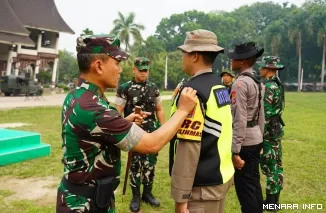 Danrem) 032/Wbr Brigjen TNI Aji Mimbarno, Membuka Kegiatan Karya Bakti TNI AD Skala Besar Tahun 2026 di Lapangan Imam Bonjol, Padang, Kamis (15/10/2026).