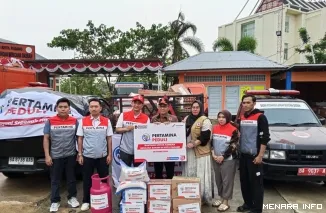 Kalaksa BPBD Padang Hendri Zulviton Menerima Bantuan Dari Pertamina Korban Banjir, Senin (12/10/2026)