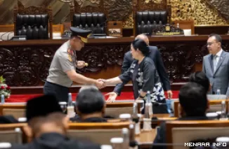 Ketua DPR RI, Puan Maharani perkenalkan Kapolri yang baru, Komjen Suyudi dalam rapat paripurna, Kamis. (humas)