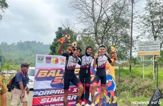 Tim Balap Sepeda Kota Padang (*)