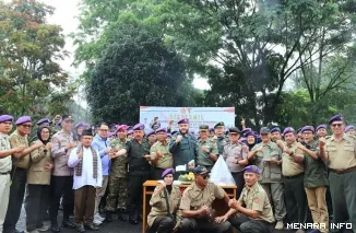 Wali Kota Padang Bersama Peserta Pendidikan Dasar Militer (Diksarmil) Angkatan ke-49 Resimen Mahasiswa (Menwa) Pagaruyung Sumatera Barat (Sumbar) di Taman Hutan Raya (Tahura) Bung Hatta, Rabu (28/10/2026).