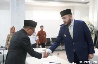 Wali Kota Padang Fadly Amran Melantik Indra Noferi Sebagai Dewan Pengawas PSM 2025-2029