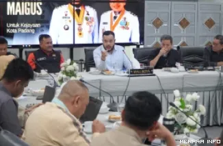 Wali Kota Padang Fadly Amran Saat Bertemu Dengan Focus Architects + Urban Planner di Gedung Putih Rumah Dinas Wali Kota Padang, Minggu (25/10/2026).