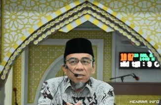 Wakil Wali Kota Padang Maigus Nasir   saat menjadi narasumber dalam Bimbingan Manasik Haji Kota Padang 1448 H/2027 M di Masjid Agung Nurul Iman, Minggu (11/10/2026).