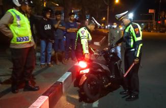 Polantas Tindak Pengendara Sepeda Motor Berknalpot Bising