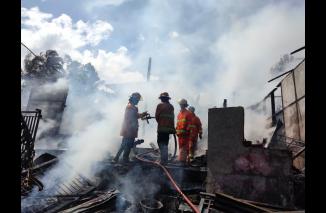 Dua Rumah Semipermanen Terbakar di Tanah Datar, Empat KK Kehilangan Tempat Tinggal