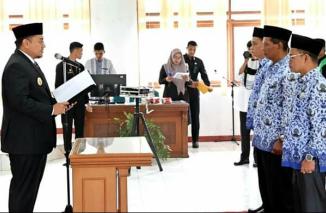 Lantik Tiga Pejabat Administrasi, Wabup Tanah Datar Ingatkan Hal ini