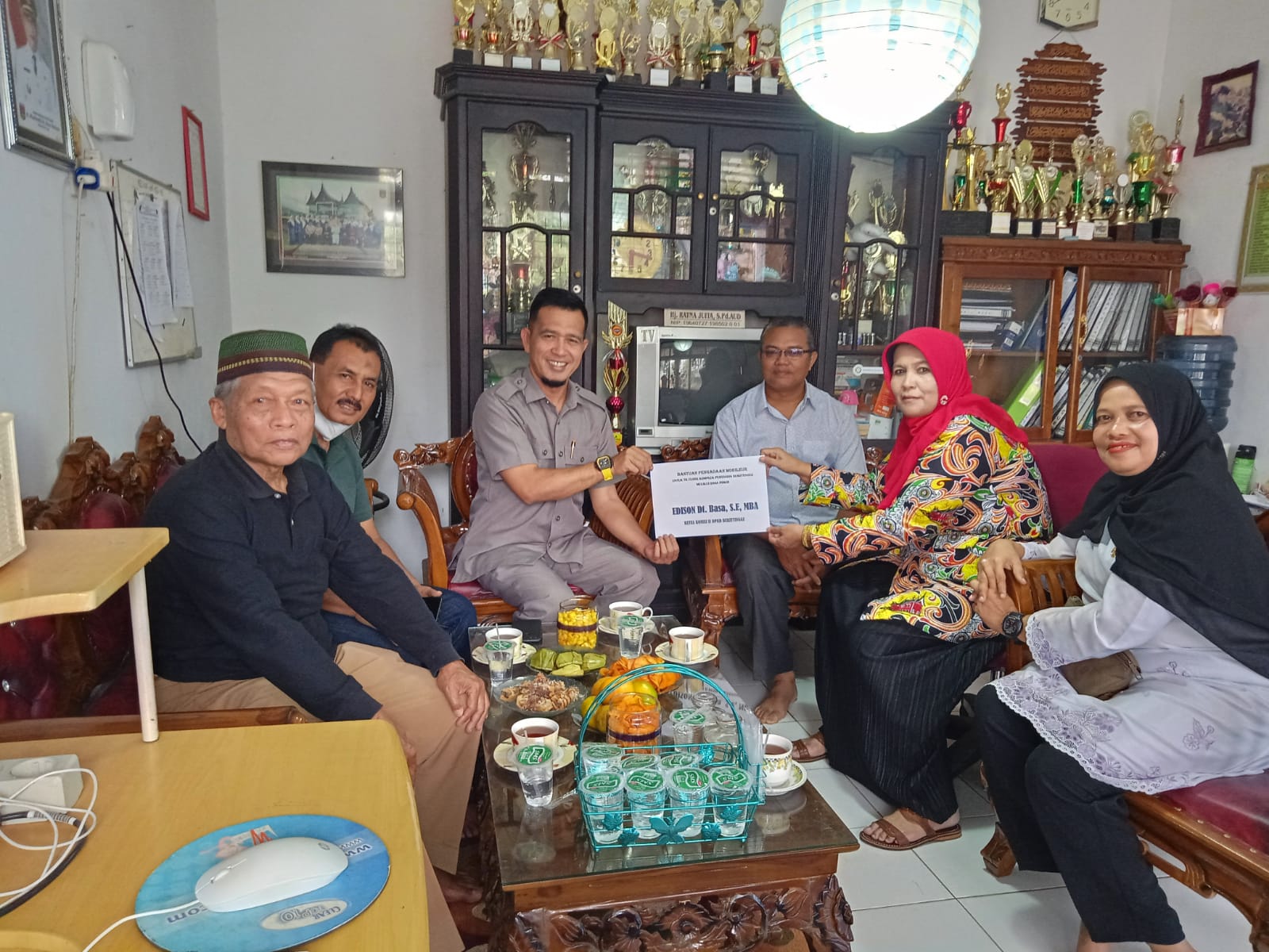 Anggota DPRD Edison SE Bergerak Cepat Dalam Membantu Sesama