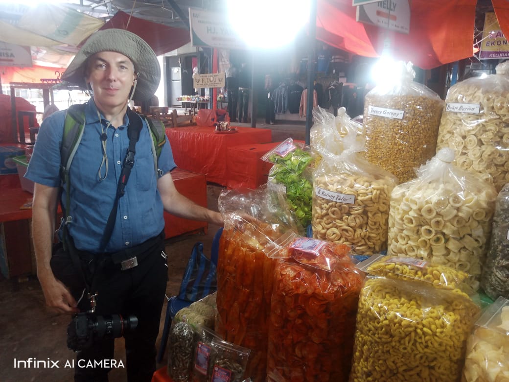 Wisman Asal Eropa Kagumi Kuliner Khas Bukittinggi