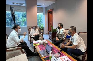 Perjuangkan Nasib Pegawai Kontrak, Erman Safar Temui Kemenpan RB