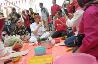 Merakyat, Wako Erman Safar Rayakan HUT RI ke-77 Bersama Masyarakat