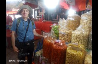 Wisman Asal Eropa Kagumi Kuliner Khas Bukittinggi