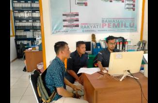 Warga melapor ke Bawaslu Kabupaten Limapuluh Kota karena data diri dicatut partai politik.