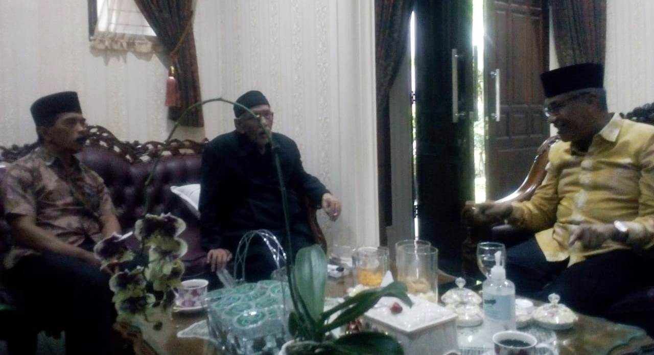 Diantara para pemangku adat Kurai