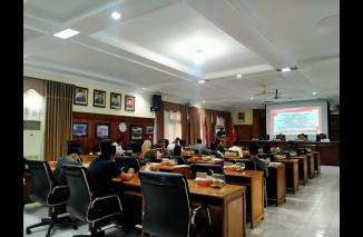 Erman Safar Dengarkan Pemandangan Umum Fraksi