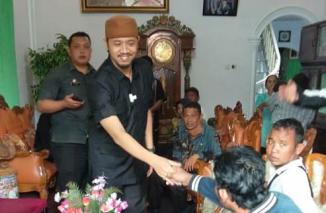 Wako Bukittinggi Kunjungi Korban Kebakaran Tarok Dipo