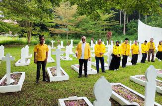 HUT Golkar ke-58, DPD Golkar Bukittinggi Ziarah ke TMP