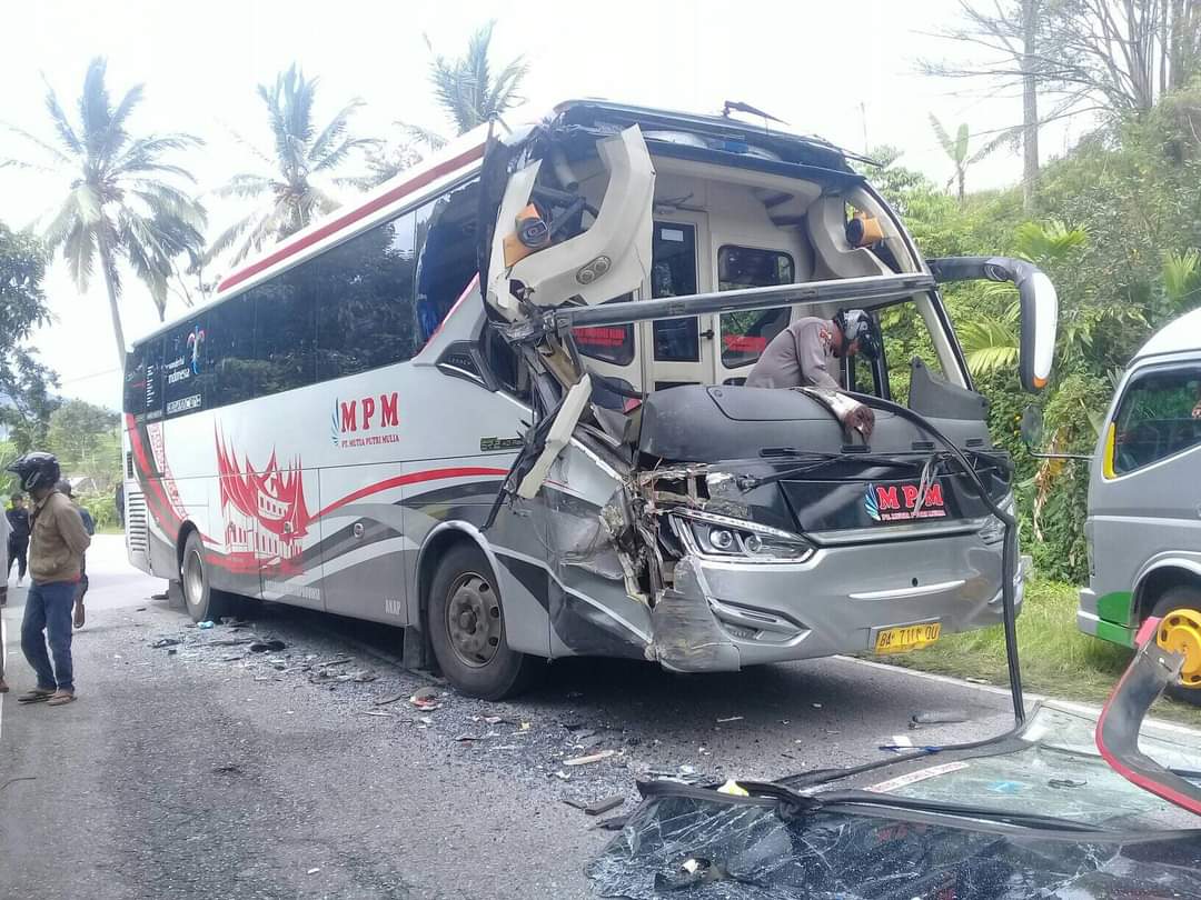 Bus MPM Tabrakan dengan Truk begini Kondisinya