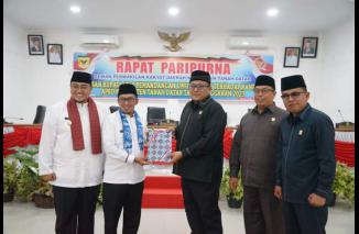 Bupati dan Wabup Tanah Datar Berikan Jawaban Atas Tanggapan Fraksi DPRD Terkait Ranperda APBD 2023