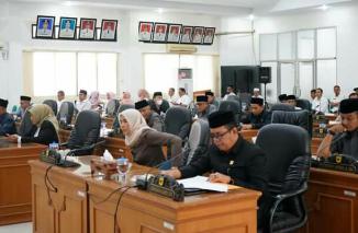 Delapan Fraksi DPRD Tanah Datar Tanggapi Ranperda APBD 2023