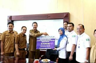 BPJS Kesehatan Serahkan Bantuan OSR ke Pemkab Tanah Datar