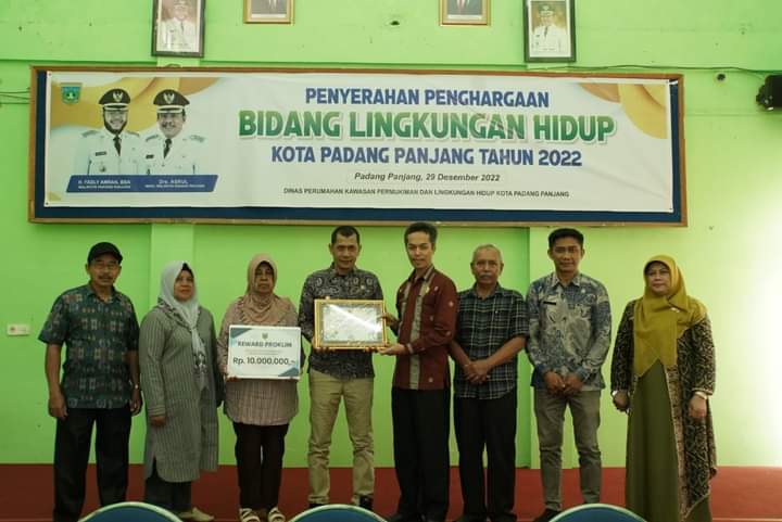 Pemko Serahkan Penghargaan Bidang Lingkungan Hidup