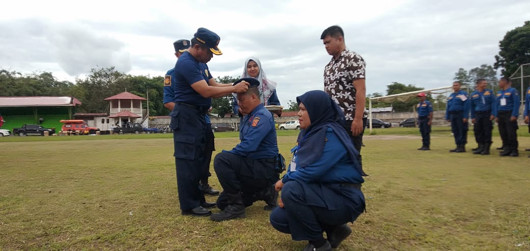 Sekdako Bukittinggi Martias Wanto Tutup Diklat Pemadam