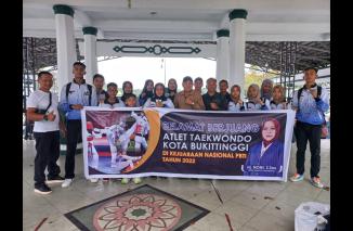 Hj Noni Lepas 10 Atlet Taekwondo Ikuti Kerjurnas PBTI ke Tenggerang