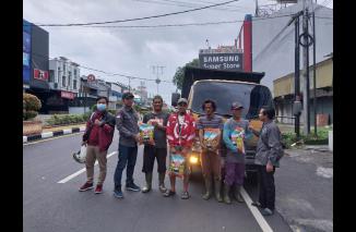 Sambut Tahun Baru 2023, KBO Babel dan PJS Kota Pangkalpinang Salurkan Beras Bagi Masyarakat Membutuhkan