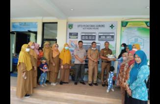 Dua OPD Serahkan Bantuan Pangan Sehat Bergizi untuk Baduta Stunting di Ekor Lubuk