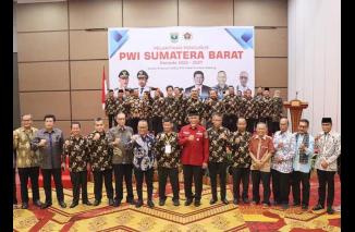 Basril Basyar Resmi Jadi Ketua PWI, Pemko Ucapkan Selamat