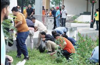 ASN Tanah Datar Gotong Royong Bersihkan Lapangan Cindua Mato Batusangkar