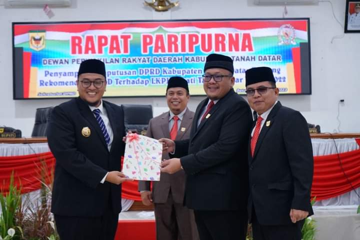 DPRD Tanah Datar Sampaikan 22 Rekomendasi Atas LKPj Bupati 2022