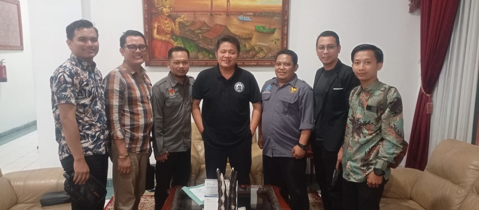 Pengurus DPD PJS Sumsel saat diterima Gubenur Herman Deru di kediamannya, Jumat (07/04/2024).