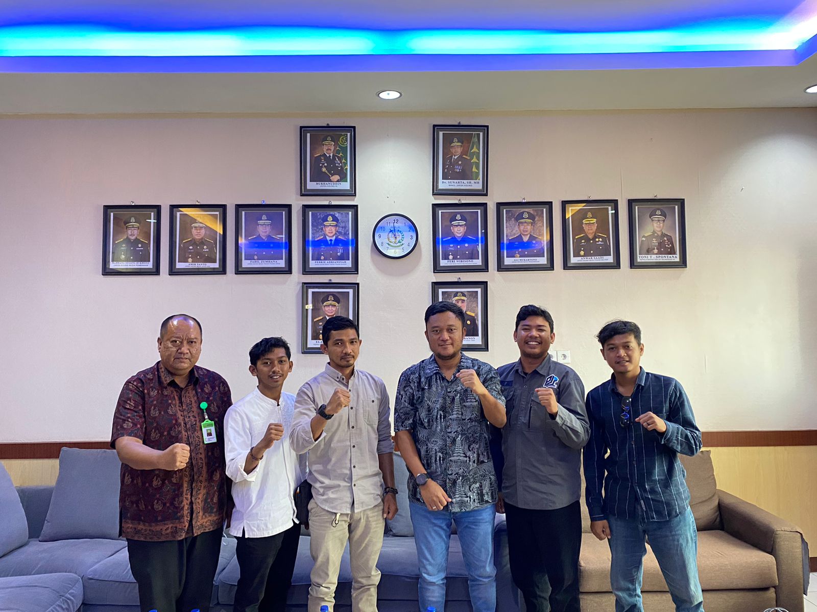 Pengurus DPC PJS Tanjabbar saat bersilaturahim dengan Kejari, Jumat (28/04/2023).