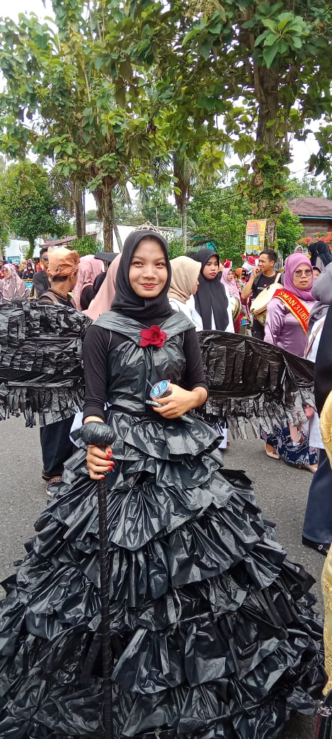 Puncak Kegiatan HUT RI, Puluhan Ribu Orang Meriahkan Pawai Alegoris di Agam