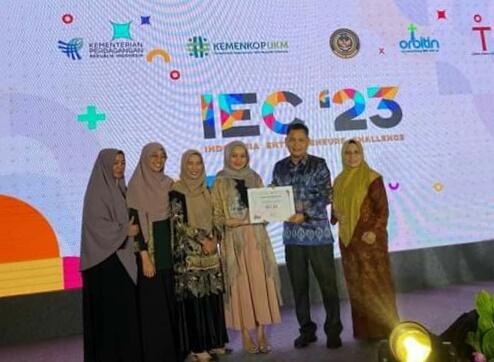 UMKM Boemboe Mandhe Tanah Datar Raih Penghargaan Program IEC