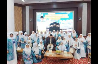 Wako Erman Safar Sambut Kepulangan Jemaah Haji Kota Bukittinggi