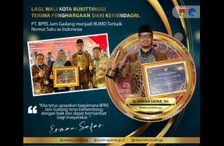 Wako Erman Safar Terima Penghargaan dari Kemendagri, PT. BPRS Jam Gadang menjadi BUMD Terbaik Nomor Satu se Indonesia