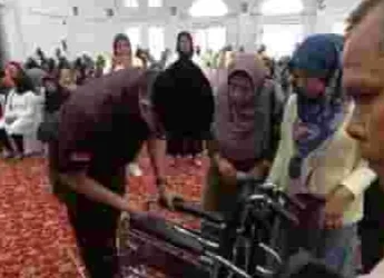 24 Lansia di Bukittinggi dapat Bantuan Kursi Roda