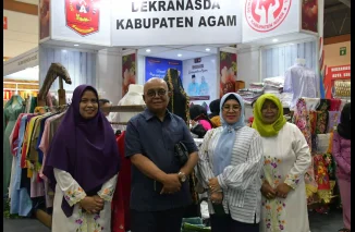 Stand Kabupaten Agam Ramai Pembeli pada Inacraft 2023
