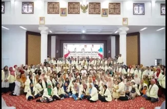 Pemko Bukittinggi Serahkan Bantuan Anak Yatim dan Tali Asih Triwullan III Tahun 2023