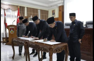 Paripurna DPRD Tetapkan APBD Bukittinggi 2024 sebesar Rp756,734