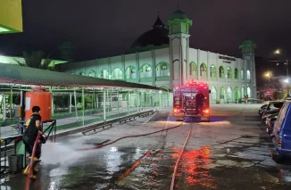 Pemko Bukittinggi Bersihkan Jalan dari Pasir Erupsi Gunung Marapi