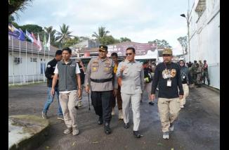 Masa Tenang, Pj Wako Sonny Lepas Petugas Bersihkan APK Peserta Pemilu