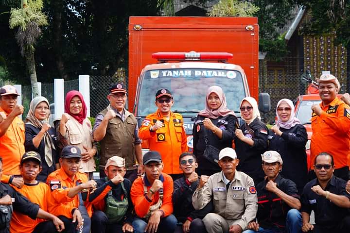 Pemkab Tanah Datar Kirim Puluhan Relawan Bantu Korban Bencana Alam di Pessel