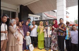 Dilepas Asisten III, EMT Padang Panjang Bawa Bantuan Pangan dan Sandang ke Pesisir Selatan